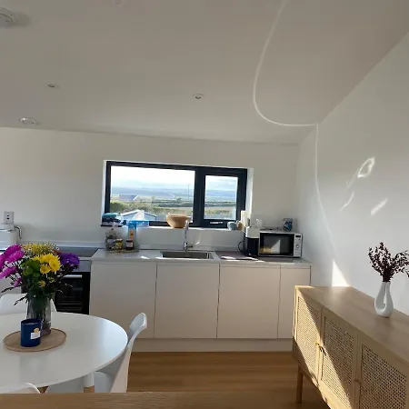 Ardmore's Modern House شقة