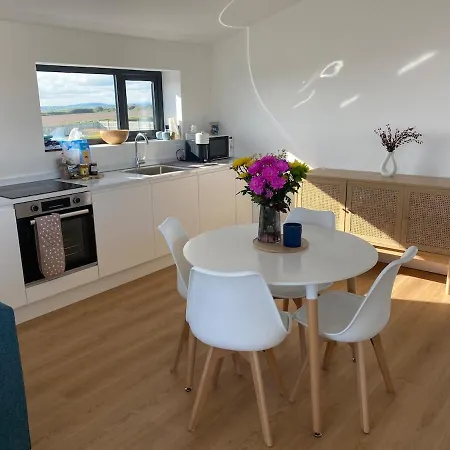 Ardmore's Modern House شقة